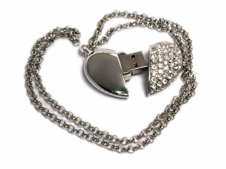 USB 2.0- флешка на 16 Гб «Сердце» с кристаллами